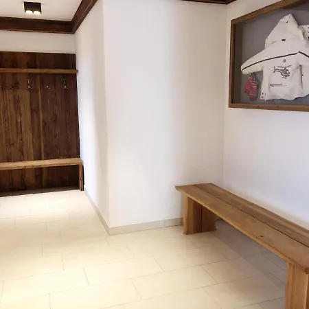 아파트 The Lodge, *
