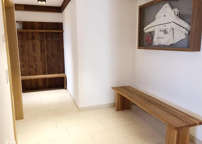 アパート The Lodge, *